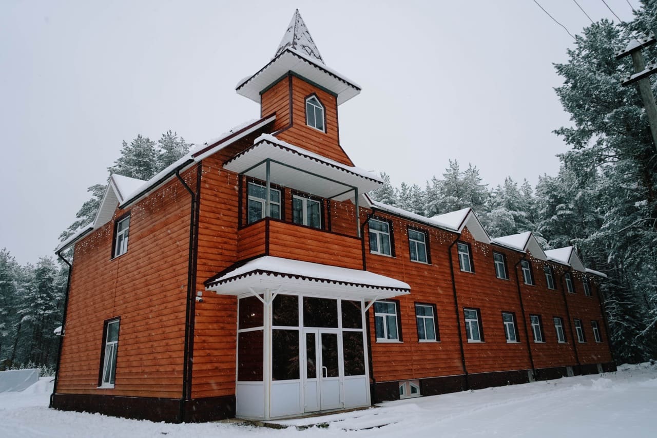 Коттедж для 14 человек с кухней и баней