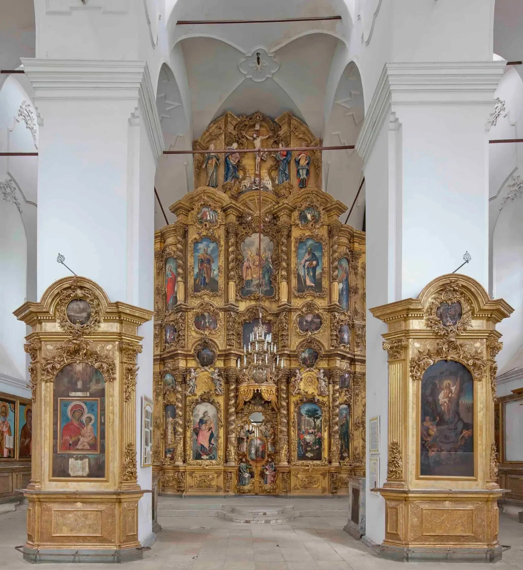 Иконостас Троицкого собора Троице-Гледенский монастырь рядом с Великим Устюгом