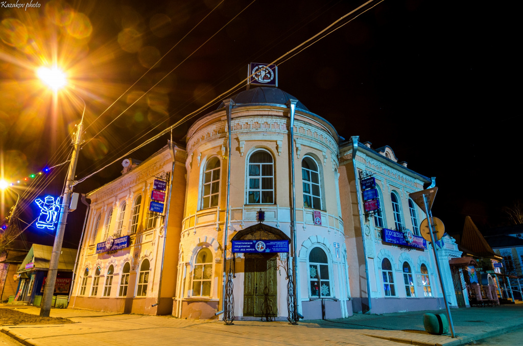 розовое здание